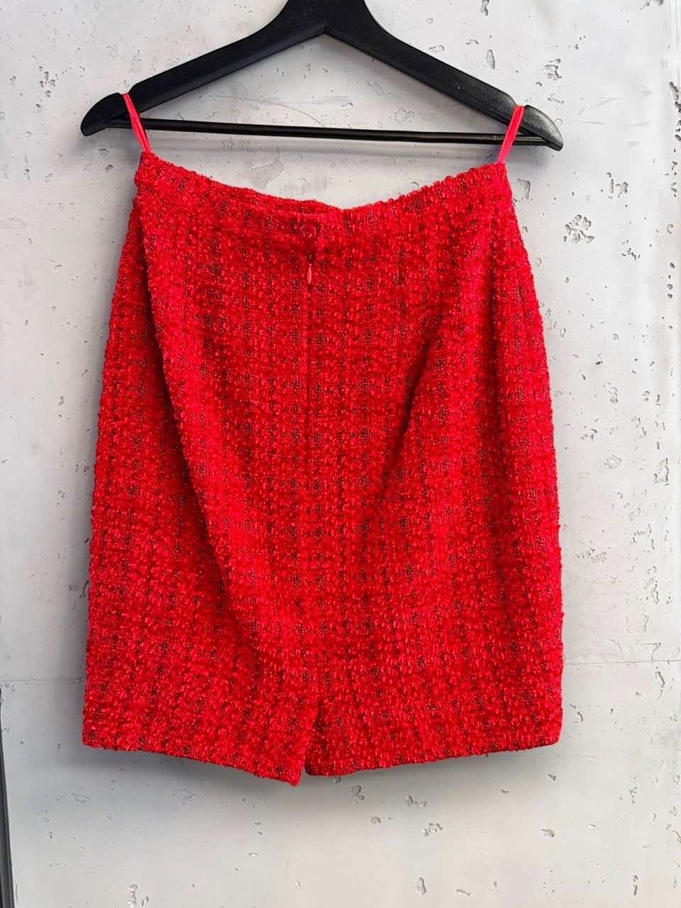 BERLIN VINTAGE CORNER red tweed mini skirt with Lurex shimmer, wool blend, back zipper closure.