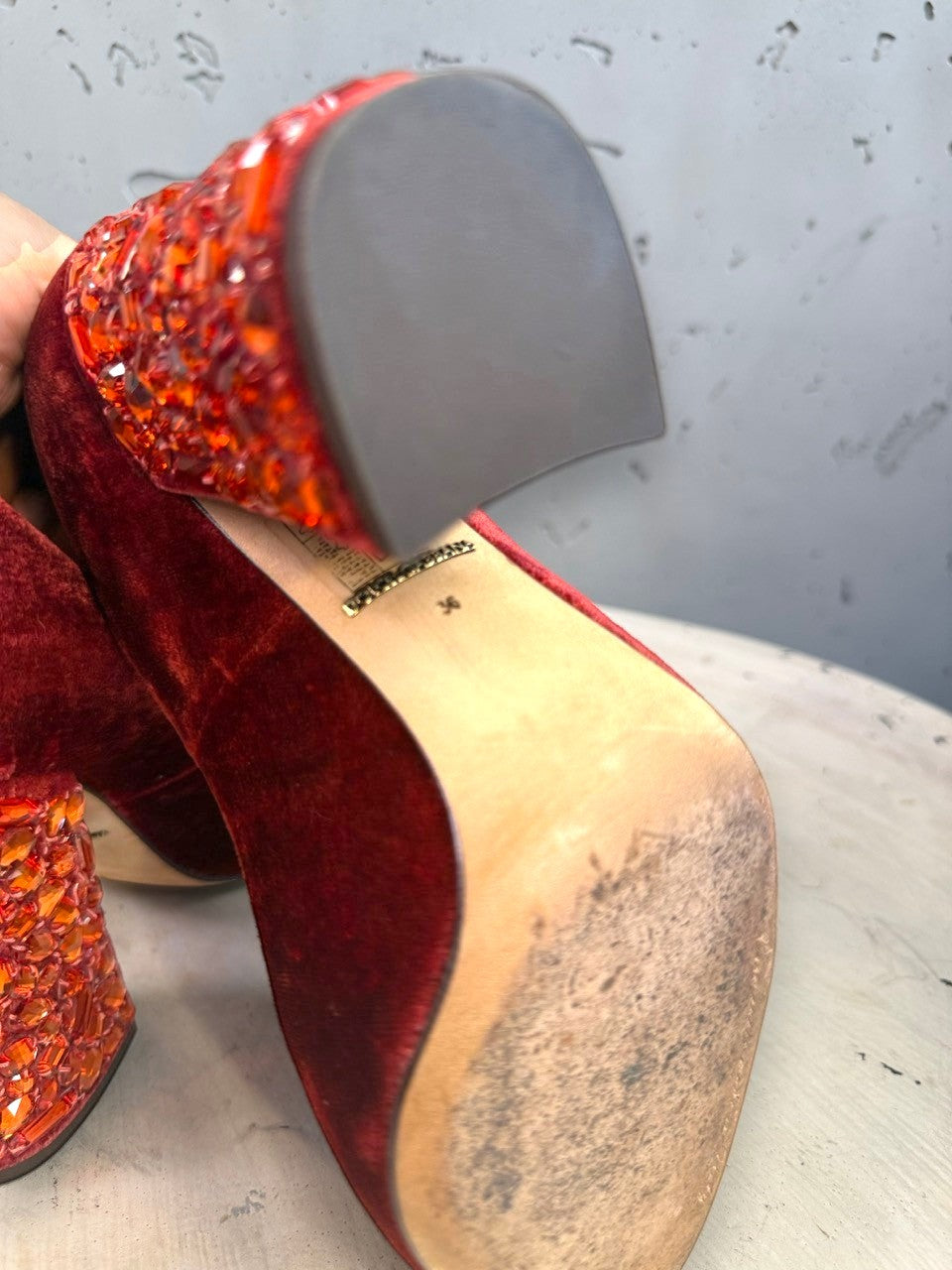 BERLIN VINTAGE CORNER Dolce & Gabbana red velvet Mary Jane pumps with crystal-encrusted block heels