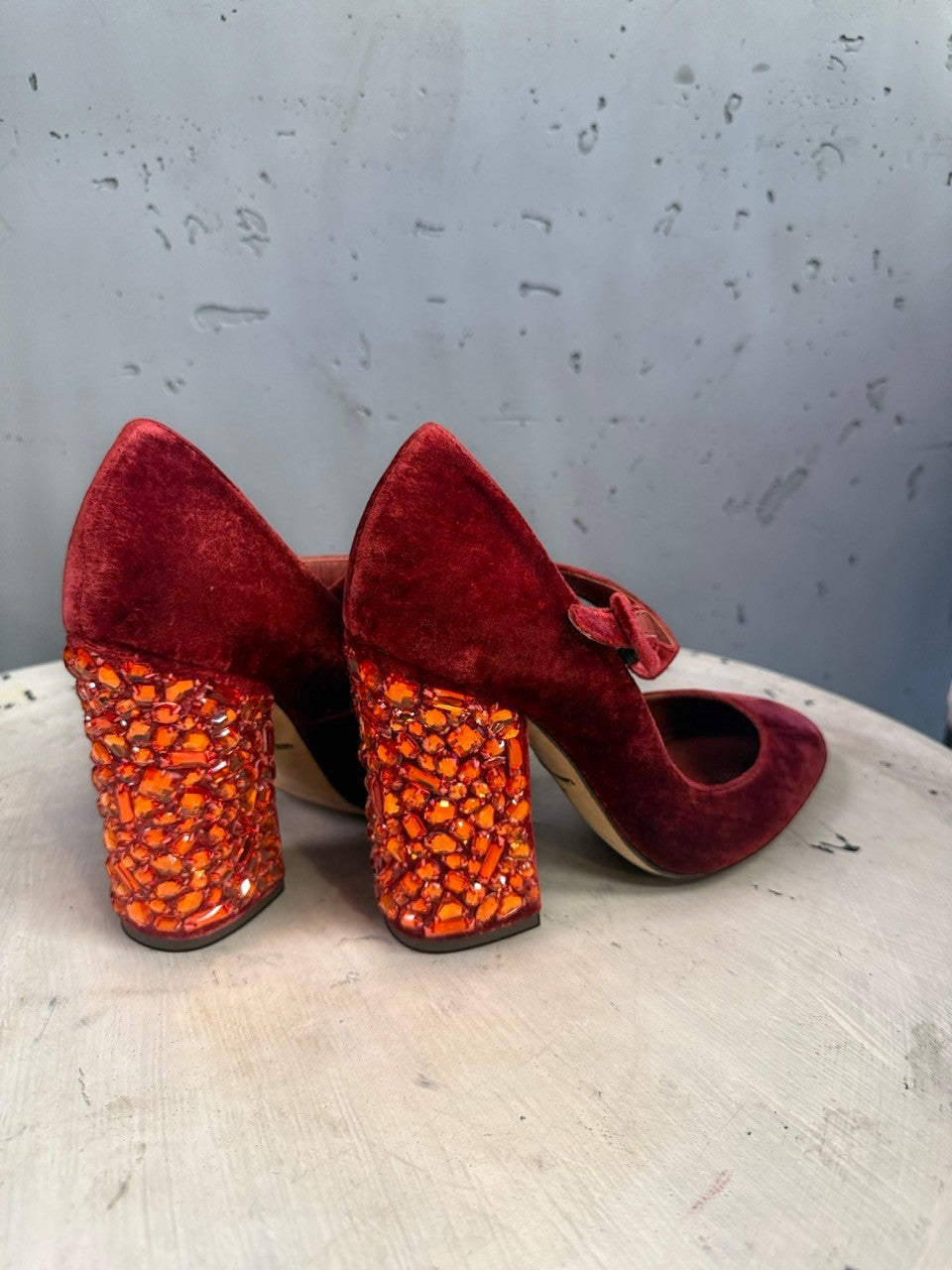 BERLIN VINTAGE CORNER Dolce & Gabbana red velvet Mary Jane pumps with crystal-encrusted block heels