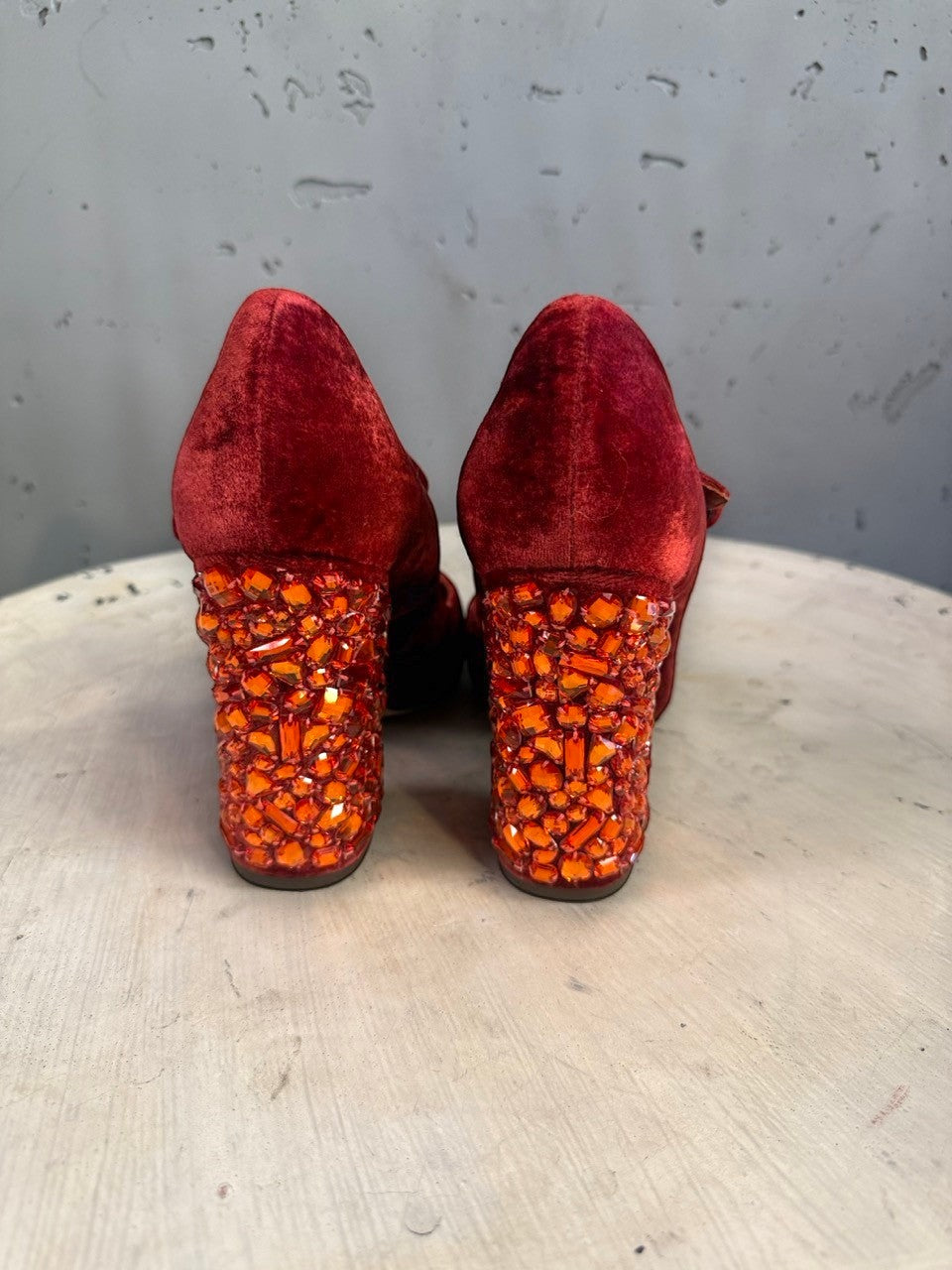 BERLIN VINTAGE CORNER Dolce & Gabbana red velvet Mary Jane pumps with crystal-encrusted block heels, back view.