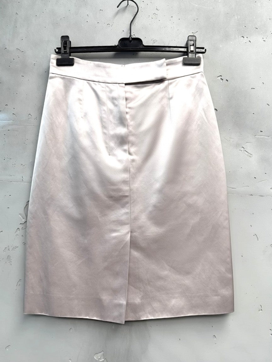 BERLIN VINTAGE CORNER light grey satin pencil skirt with tonal paneling and a flattering silhouette.