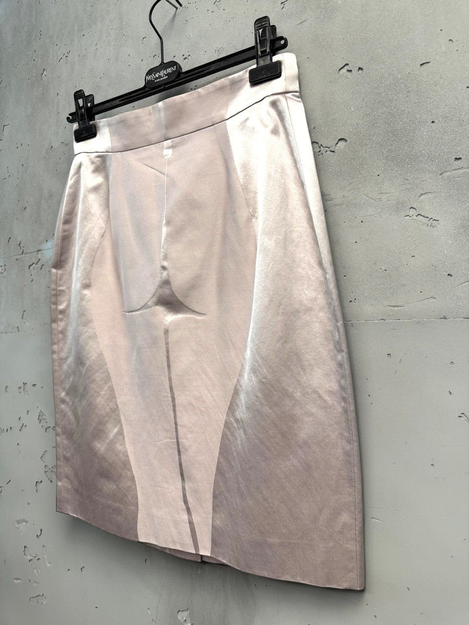 BERLIN VINTAGE CORNER satin pencil skirt with graphic detail in taupe, featuring a shimmering fabric and flattering silhouette.