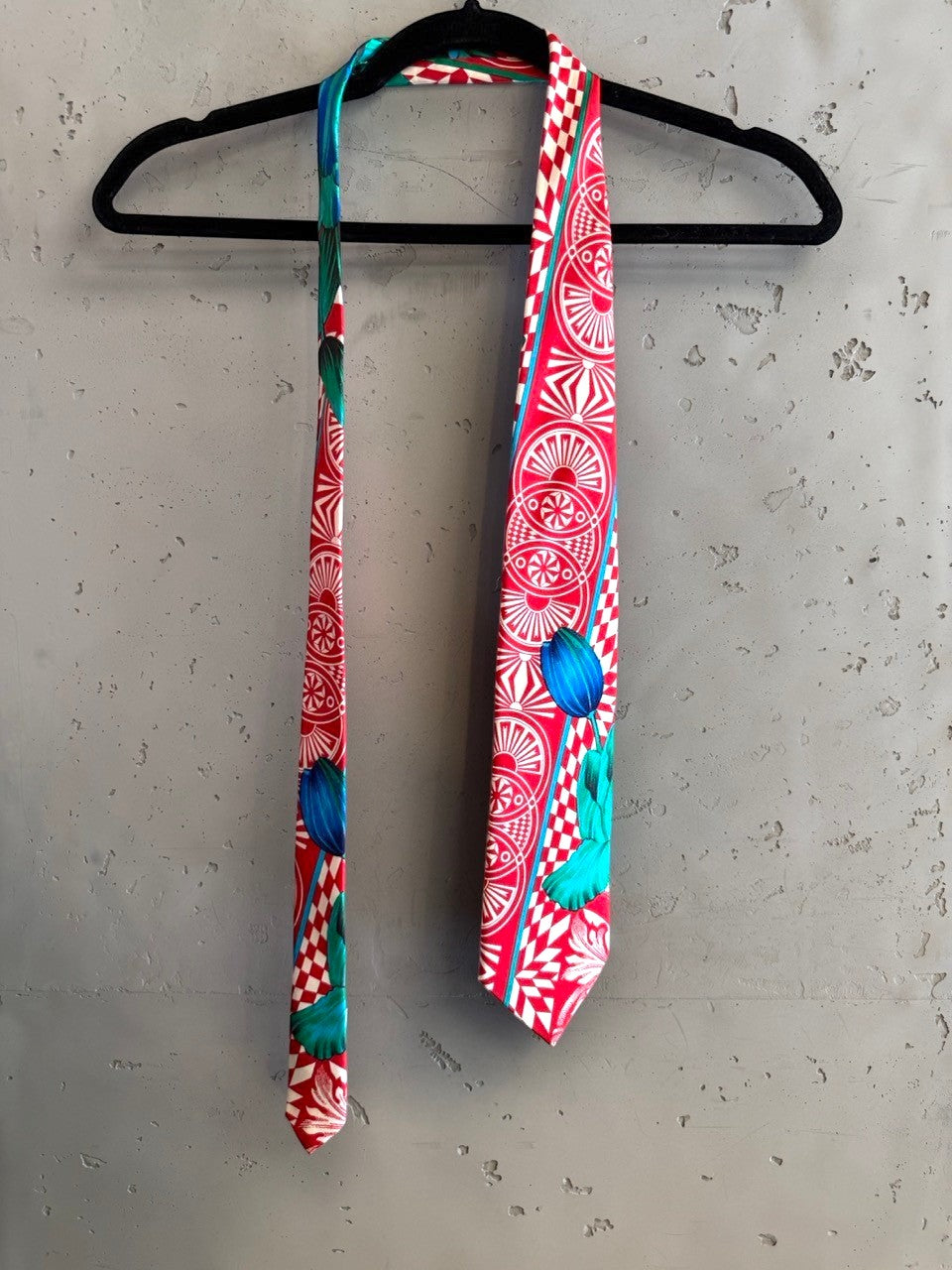 BERLIN VINTAGE CORNER Anne Surkamp Kramer silk necktie featuring red, teal, and white geometric and floral patterns.