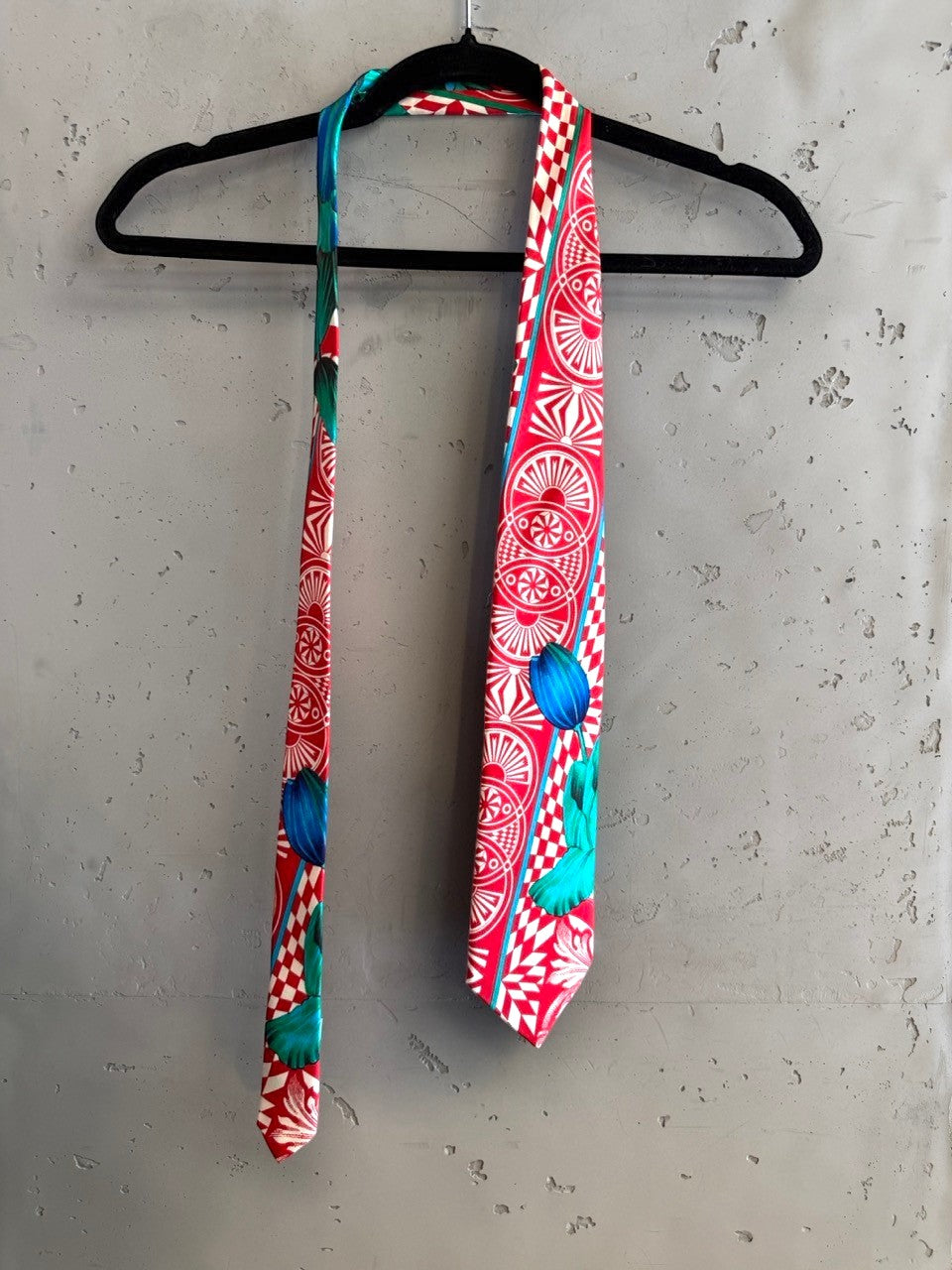 BERLIN VINTAGE CORNER silk necktie featuring a vibrant red, teal, and white geometric and botanical print.