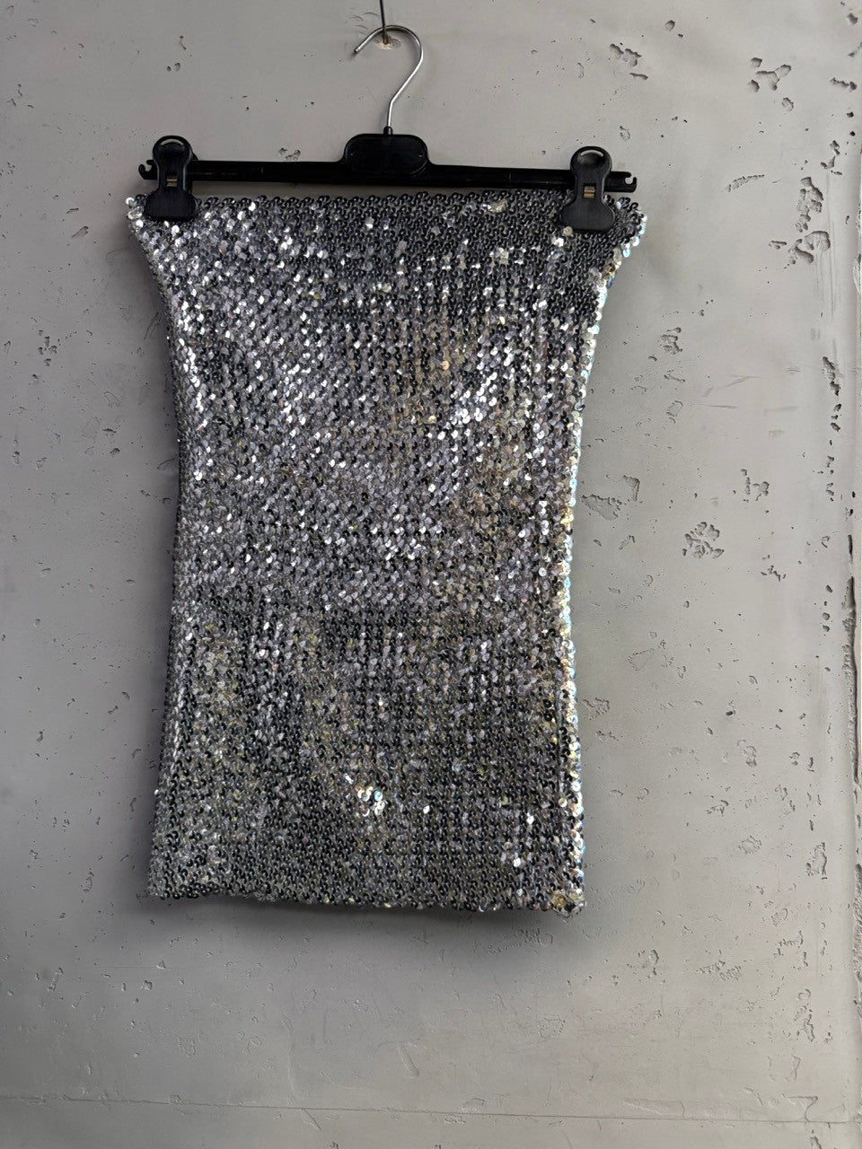 BERLIN VINTAGE CORNER silver sequin strapless mini dress with a bandeau neckline. Fully sequined for a shimmering effect.