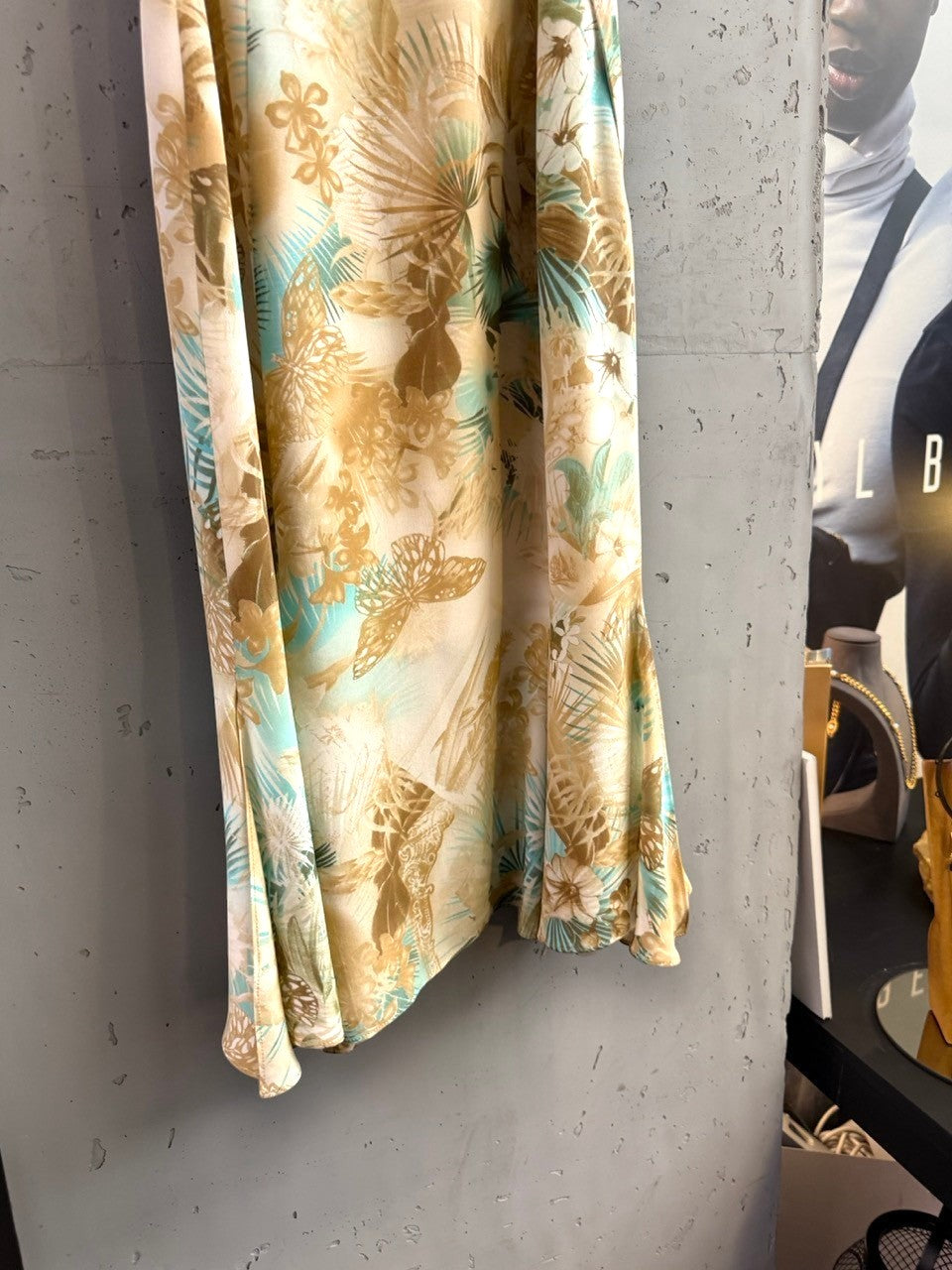 BERLIN VINTAGE CORNER sleeveless midi dress with tropical print in beige, tan, and turquoise.
