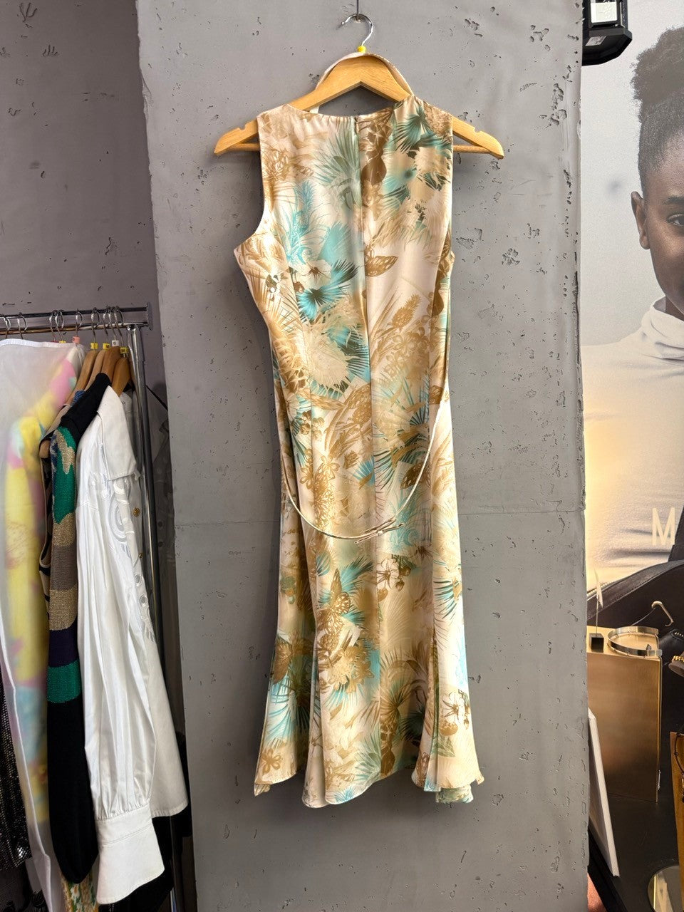BERLIN VINTAGE CORNER sleeveless midi dress with beige, tan, and turquoise tropical print. Lightweight flowing fabric.