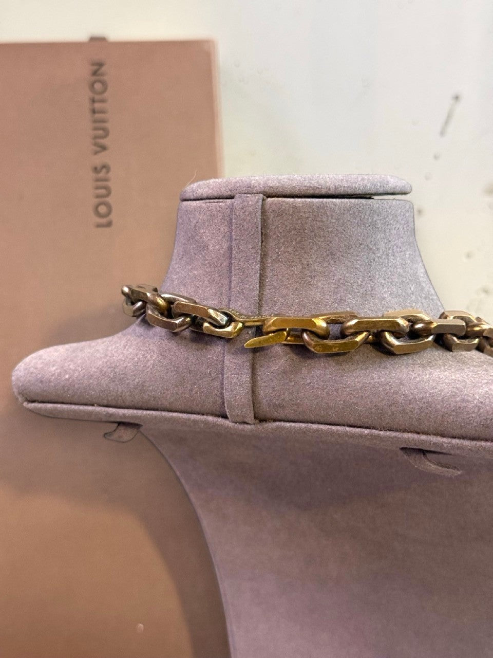 BERLIN VINTAGE CORNER statement pendant necklace with chunky antiqued metal chain and unique pendant.