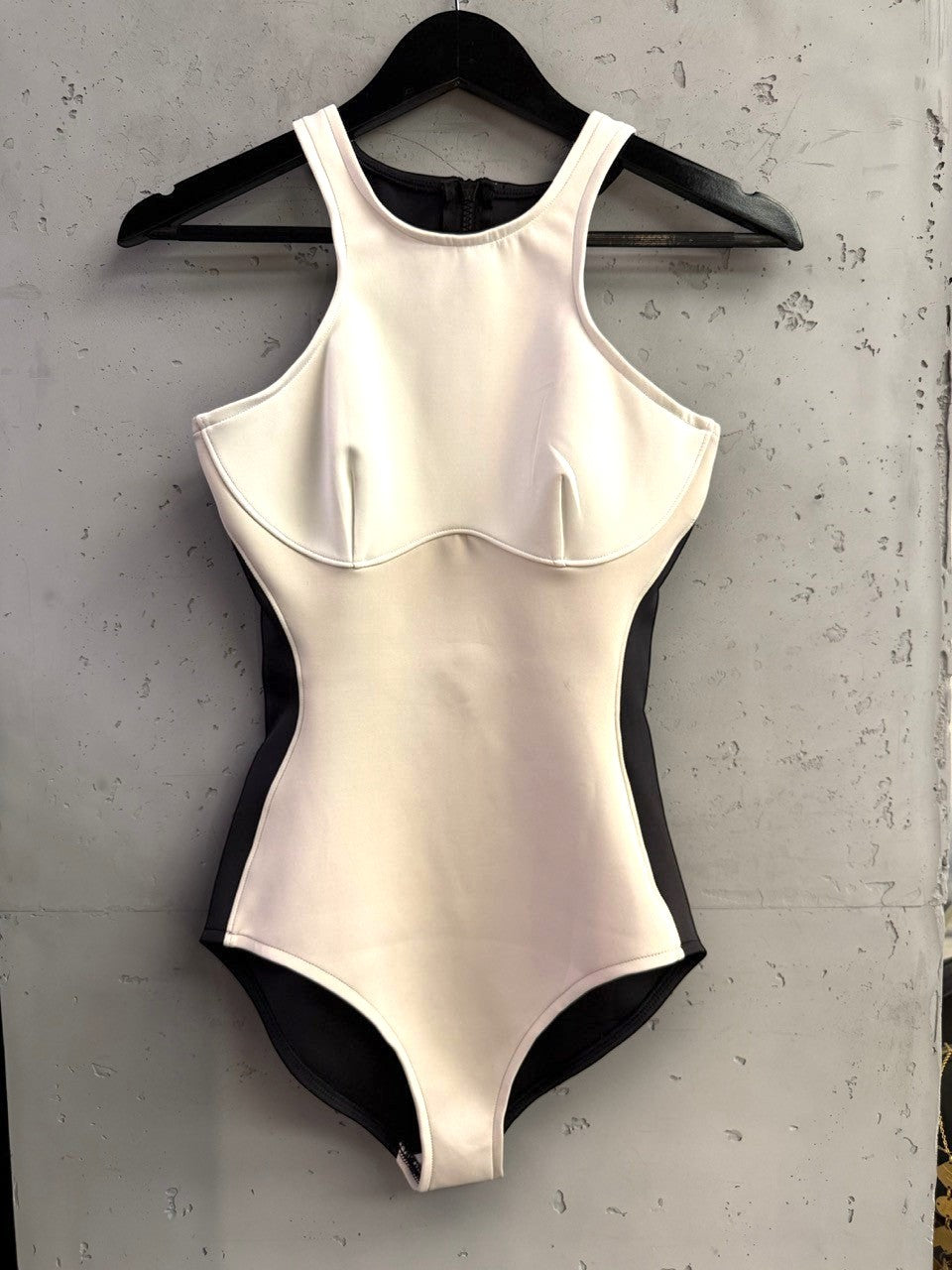 BERLIN VINTAGE CORNER Stella McCartney sleeveless high-neck one-piece swimsuit in black and white color-block design.