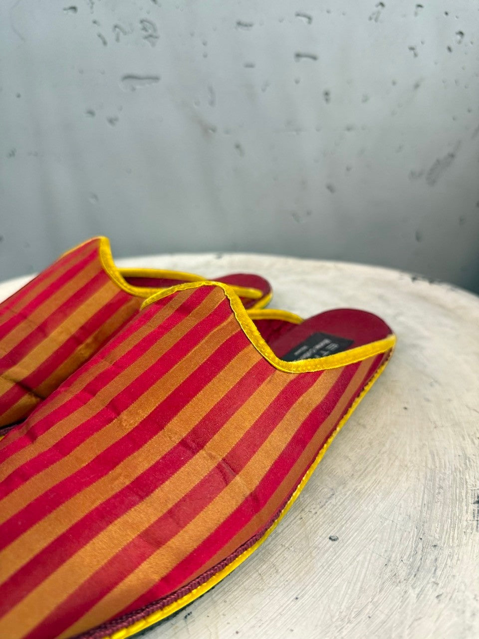 BERLIN VINTAGE CORNER women's striped silk blend slippers in crimson red and golden yellow. Slip-on, pointed toe.