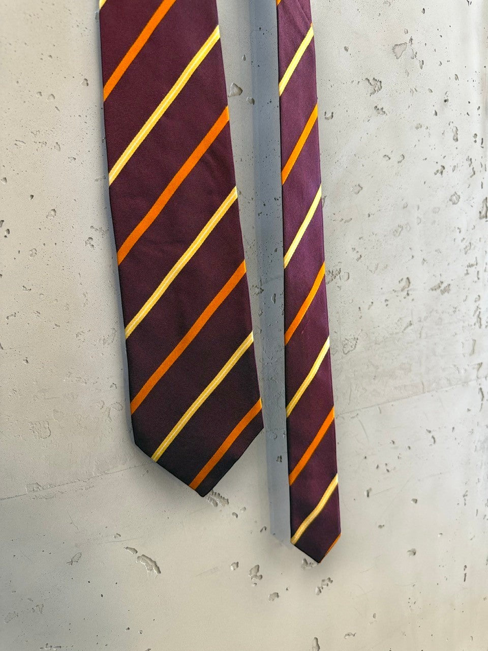 BERLIN VINTAGE CORNER burgundy silk tie with diagonal orange and yellow stripes. Classic accessory for formal wear.