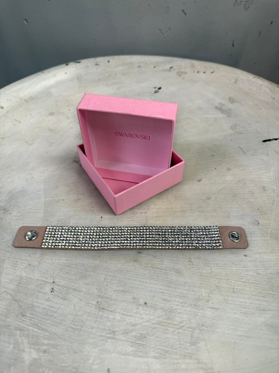 BERLIN VINTAGE CORNER Swarovski crystal wrap bracelet with multi-row sparkle and snap-button closure in a pink box.