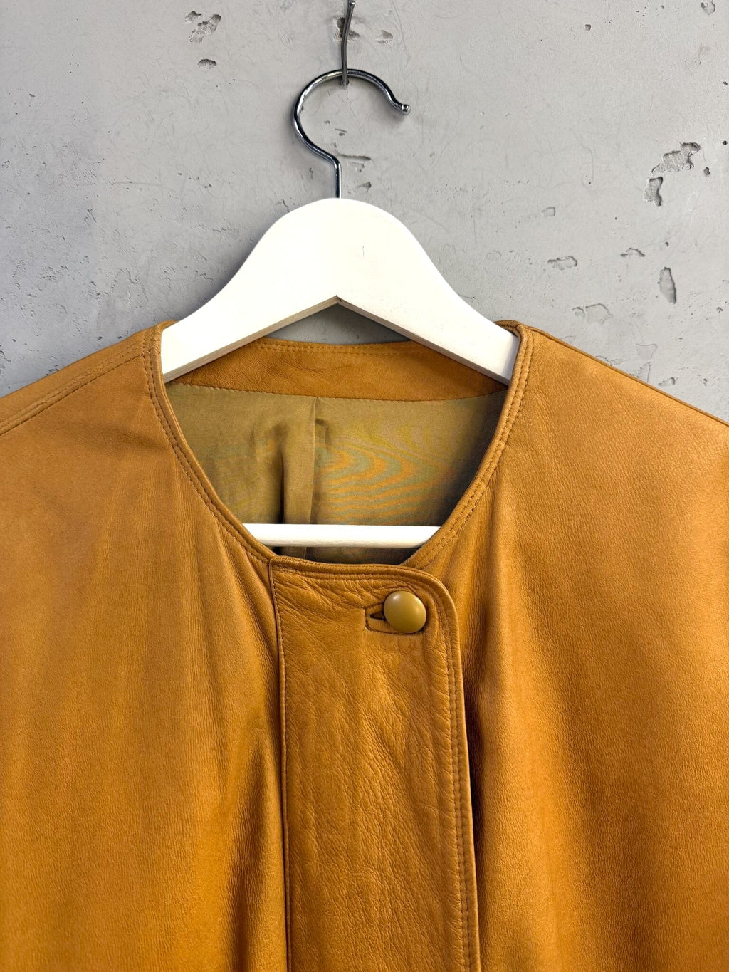 BERLIN VINTAGE CORNER Jil Sander+ tan leather jacket featuring a minimalist collarless round neck and button detail.