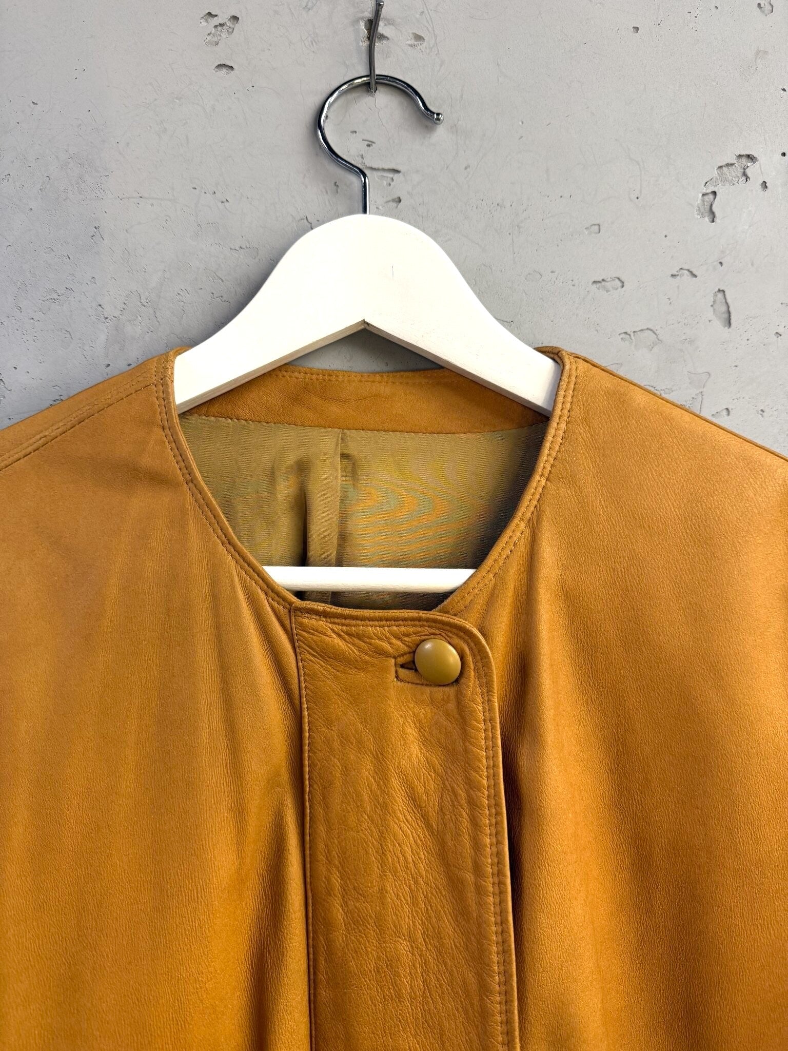 BERLIN VINTAGE CORNER Jil Sander+ tan leather jacket featuring a minimalist collarless round neck and button detail.