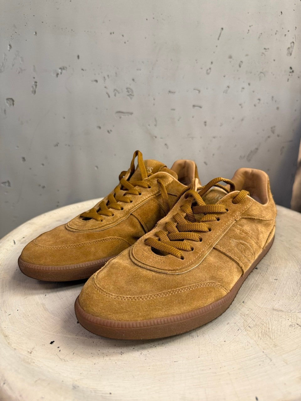 BERLIN VINTAGE CORNER tan suede driving shoes with rubber pegs and lace-up closure.