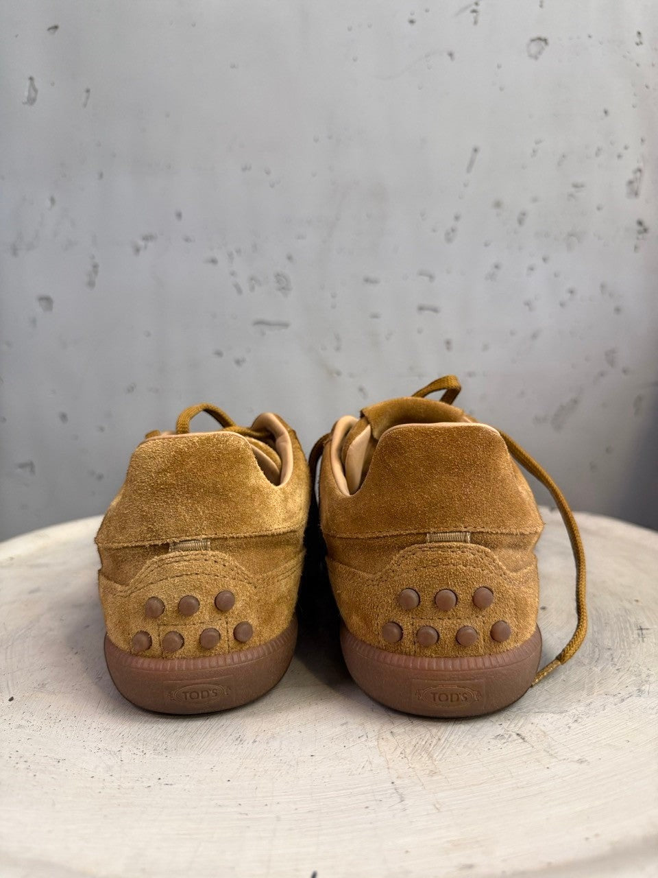 BERLIN VINTAGE CORNER tan suede driving shoes with rubber pegs on heel and sole.