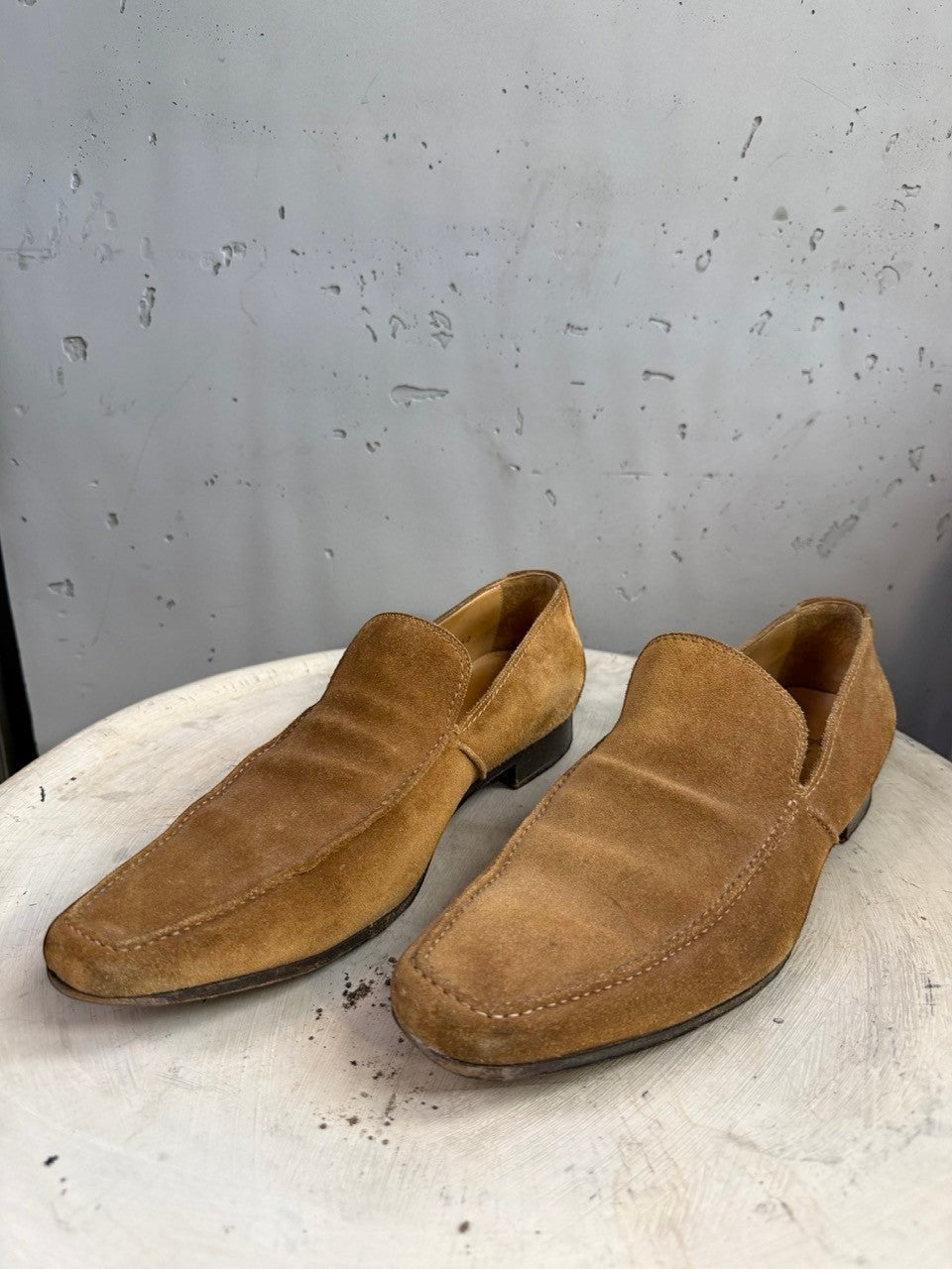 BERLIN VINTAGE CORNER tan suede slip-on loafers with square toe and subtle stitching detail.