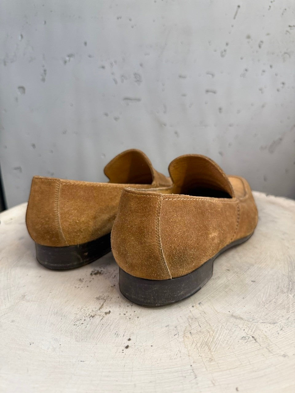BERLIN VINTAGE CORNER tan suede slip-on loafers with a classic silhouette and subtle stitching detail.