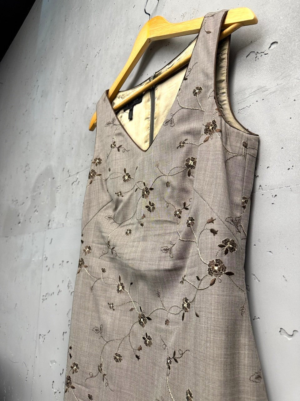 BERLIN VINTAGE CORNER taupe textured sheath dress with all-over brown floral embroidery and V-neckline.