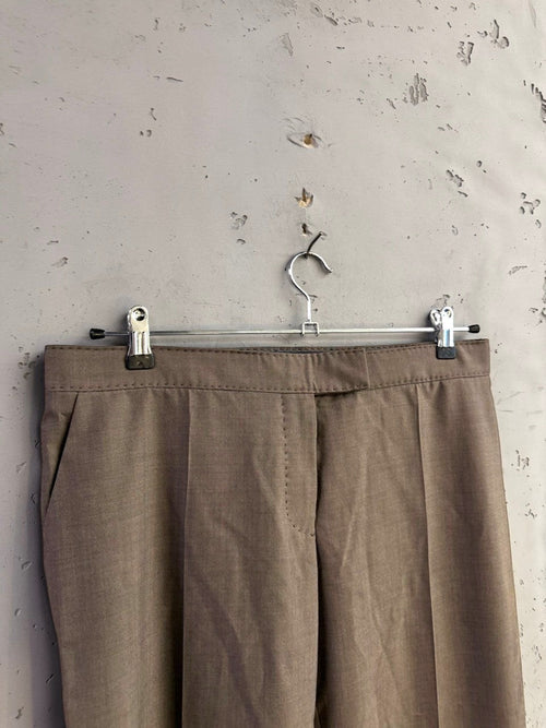 BERLIN VINTAGE CORNER taupe tailored trousers with front pleats and straight leg cut, made from textured fabric.