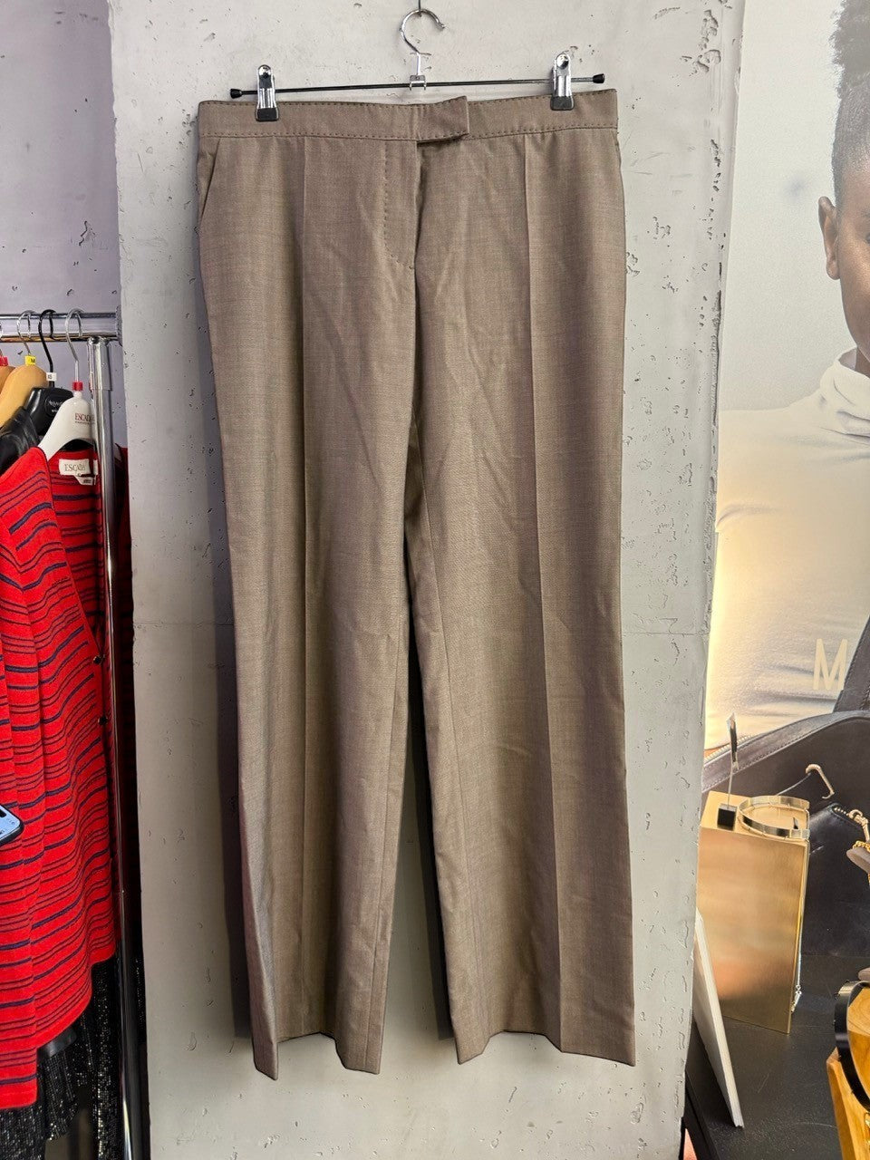 BERLIN VINTAGE CORNER taupe tailored trousers with a straight-leg cut and textured fabric.