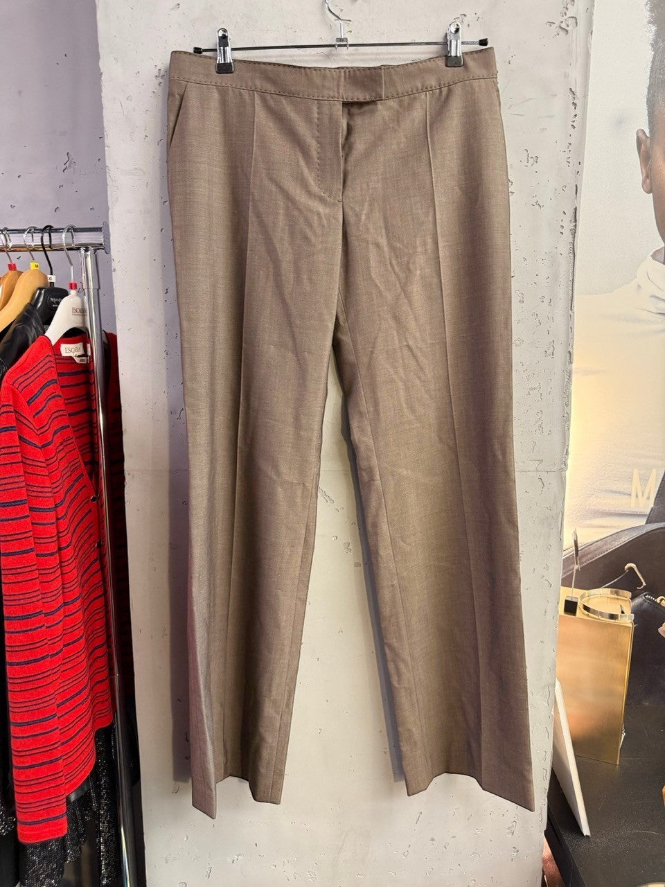 BERLIN VINTAGE CORNER taupe tailored dress trousers with a straight-leg fit, structured waistband, and front pleats.