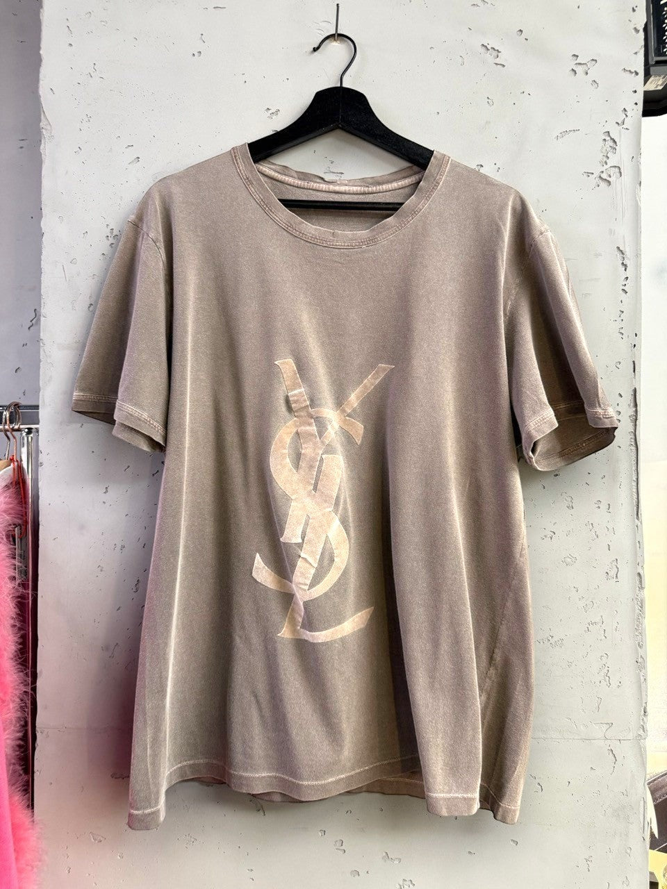 BERLIN VINTAGE CORNER taupe cotton t-shirt with tonal YSL logo graphic, vintage wash, relaxed fit.