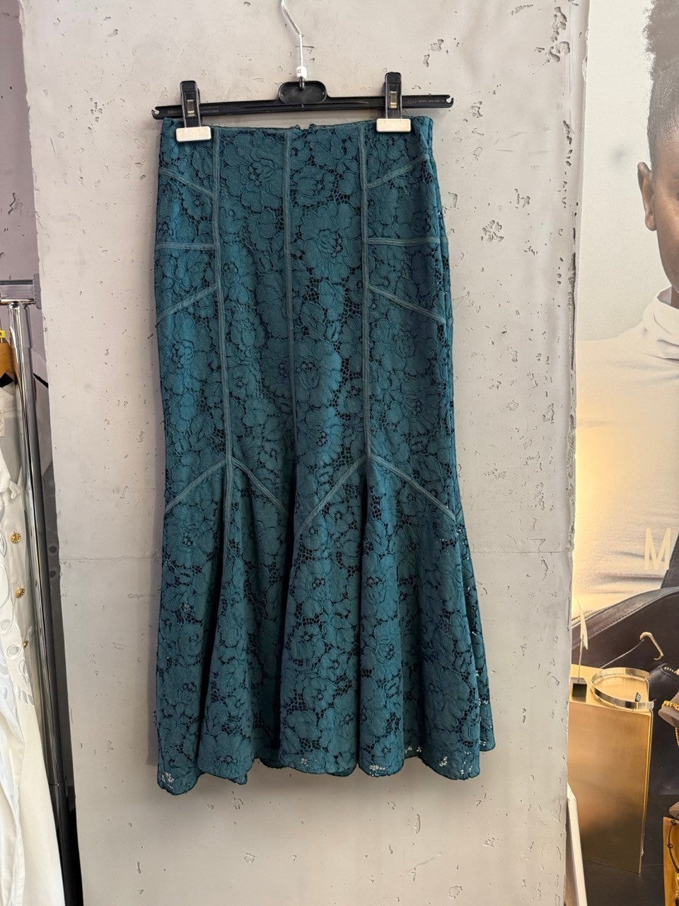 BERLIN VINTAGE CORNER teal lace mermaid midi skirt with floral pattern and paneled design.