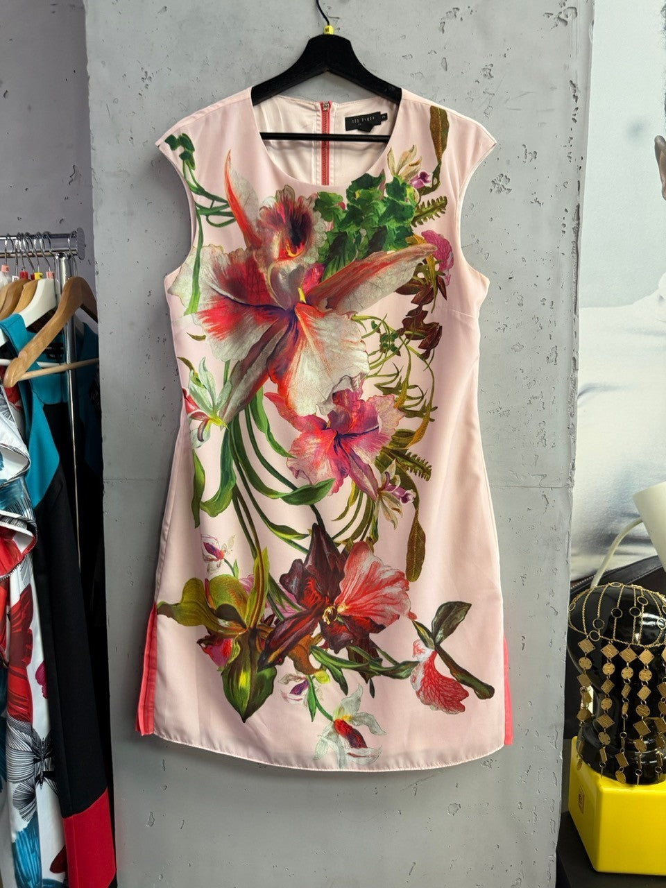 BERLIN VINTAGE CORNER Ted Baker blush pink sleeveless mini dress with vibrant oversized botanical floral print
