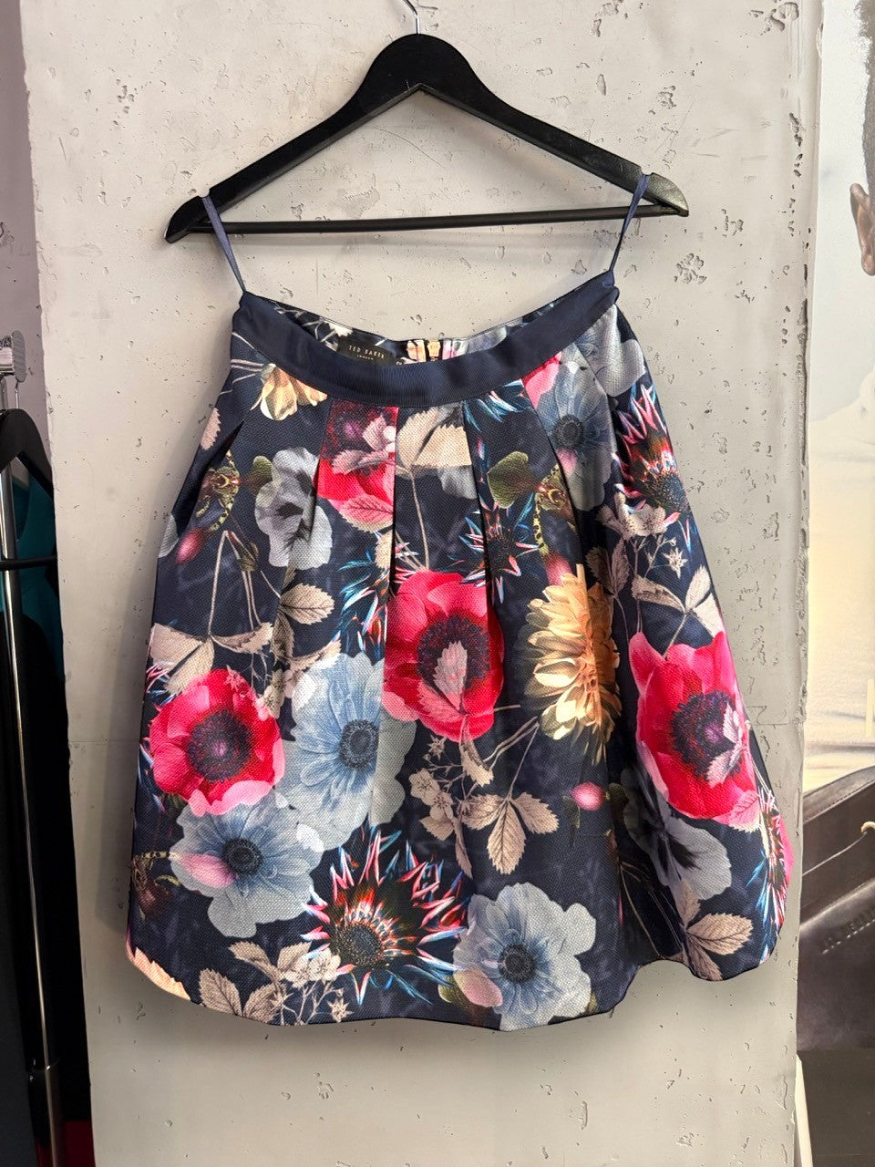 BERLIN VINTAGE CORNER Ted Baker navy A-line skirt with vibrant floral botanical print and pleated structured fabric.