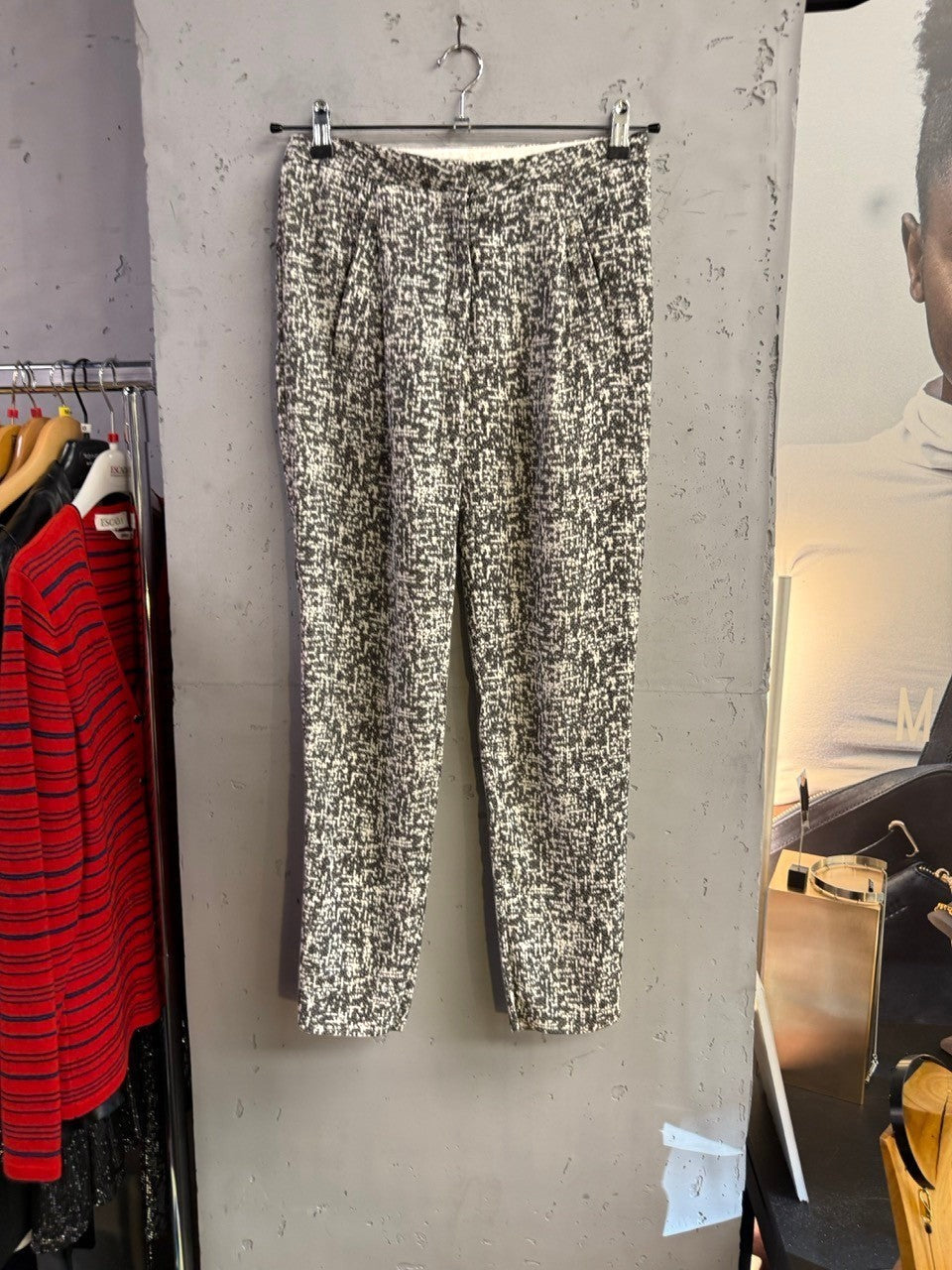 BERLIN VINTAGE CORNER tailored trousers in black and white abstract textured fabric with a pleated waist design.