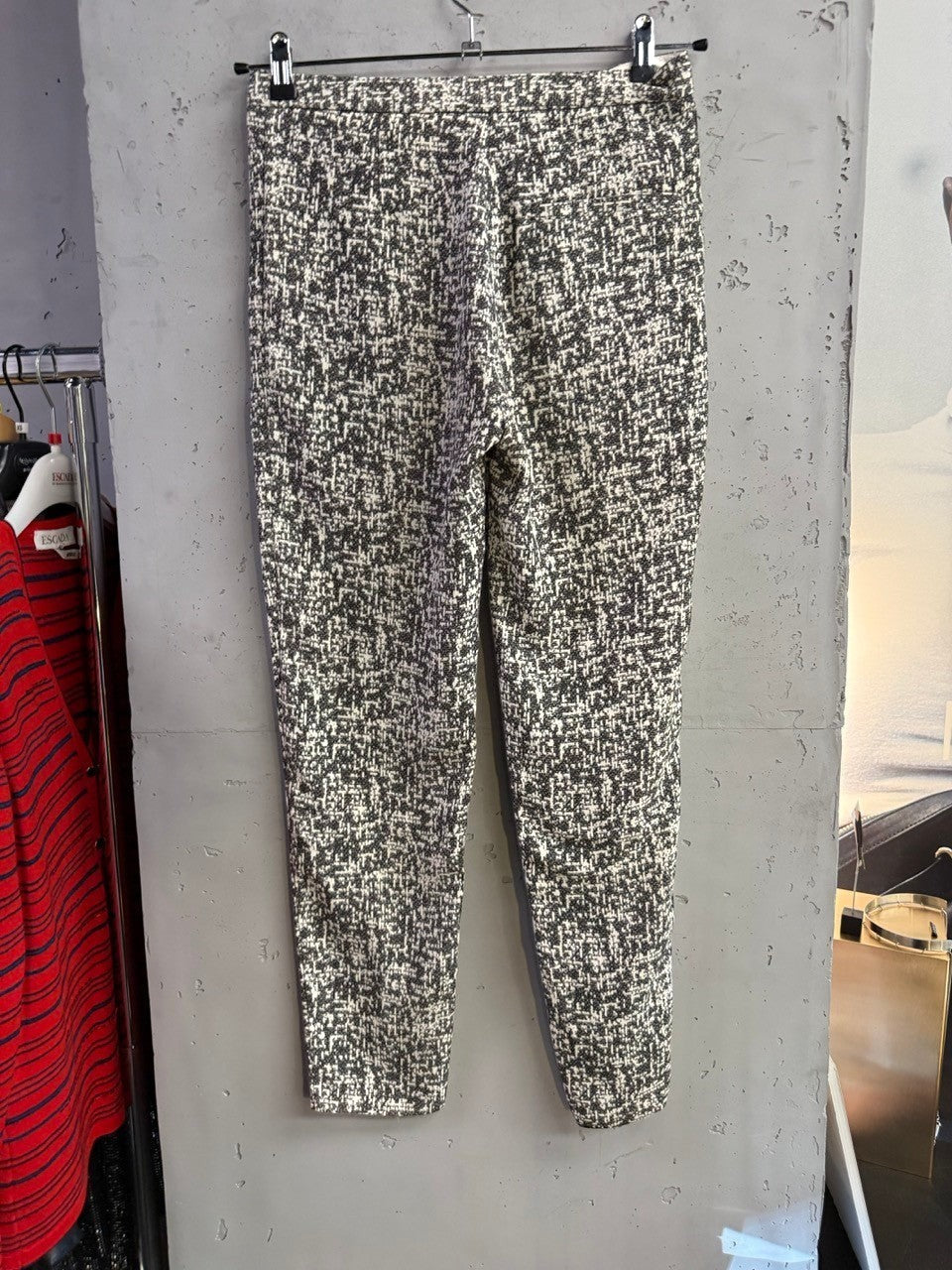 BERLIN VINTAGE CORNER tailored trousers in black and white abstract textured fabric with a slim, polished silhouette.
