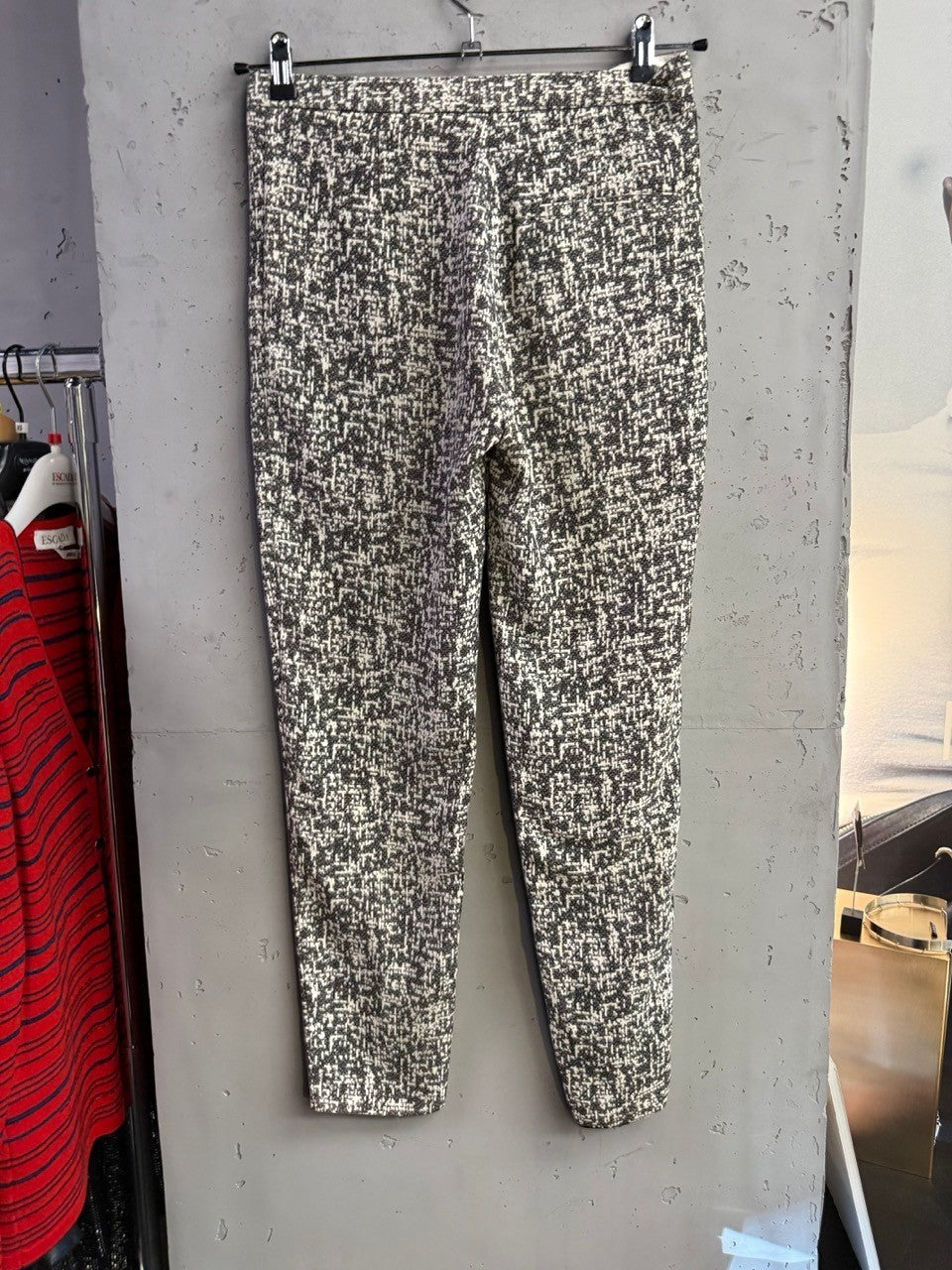 BERLIN VINTAGE CORNER black and white textured tweed-like trousers with pockets and tailored fit.
