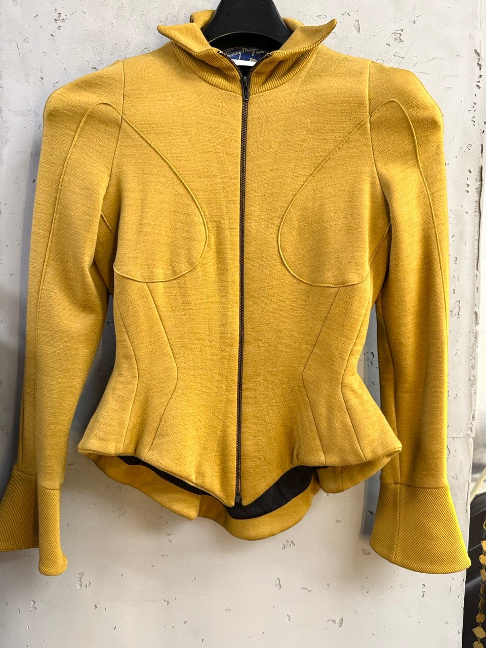 BERLIN VINTAGE CORNER Thierry Mugler jacket, high rolled rib collar and darkened metal zip.