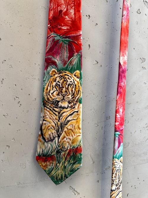 BERLIN VINTAGE CORNER silk necktie with a vintage tiger print in red, green, and gold. Features a detailed tiger illustration.