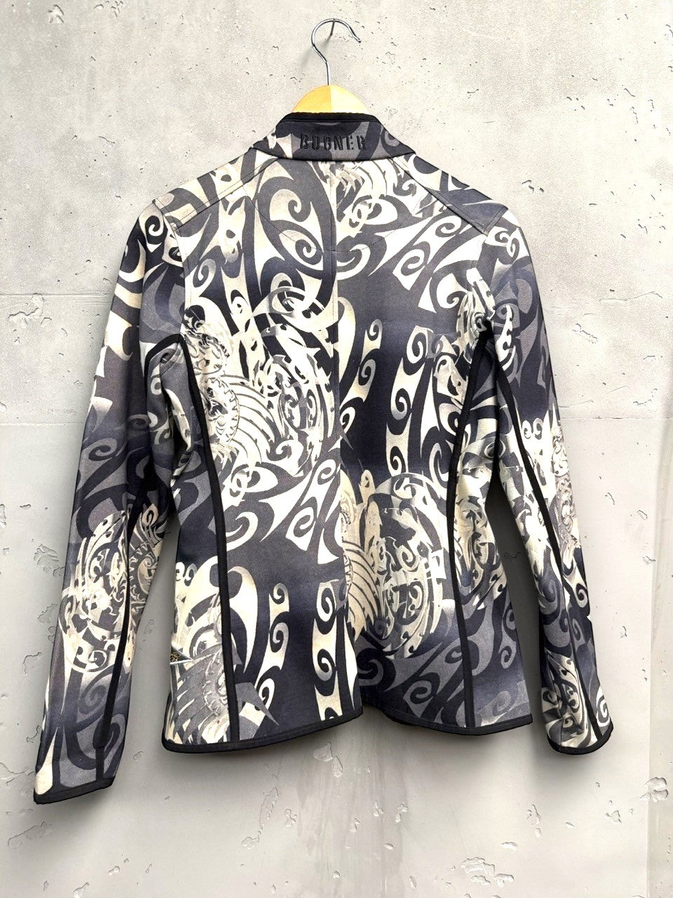 BERLIN VINTAGE CORNER grey, black, and cream tribal print zip-up jacket with stand-up collar.