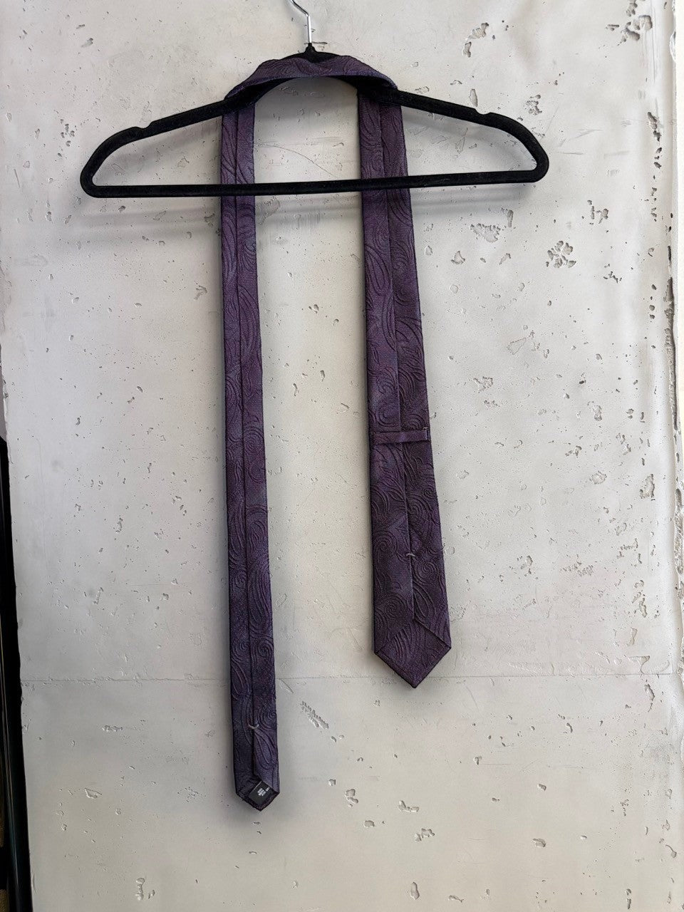 BERLIN VINTAGE CORNER Van Laack deep purple silk necktie featuring a subtle tonal paisley jacquard pattern.