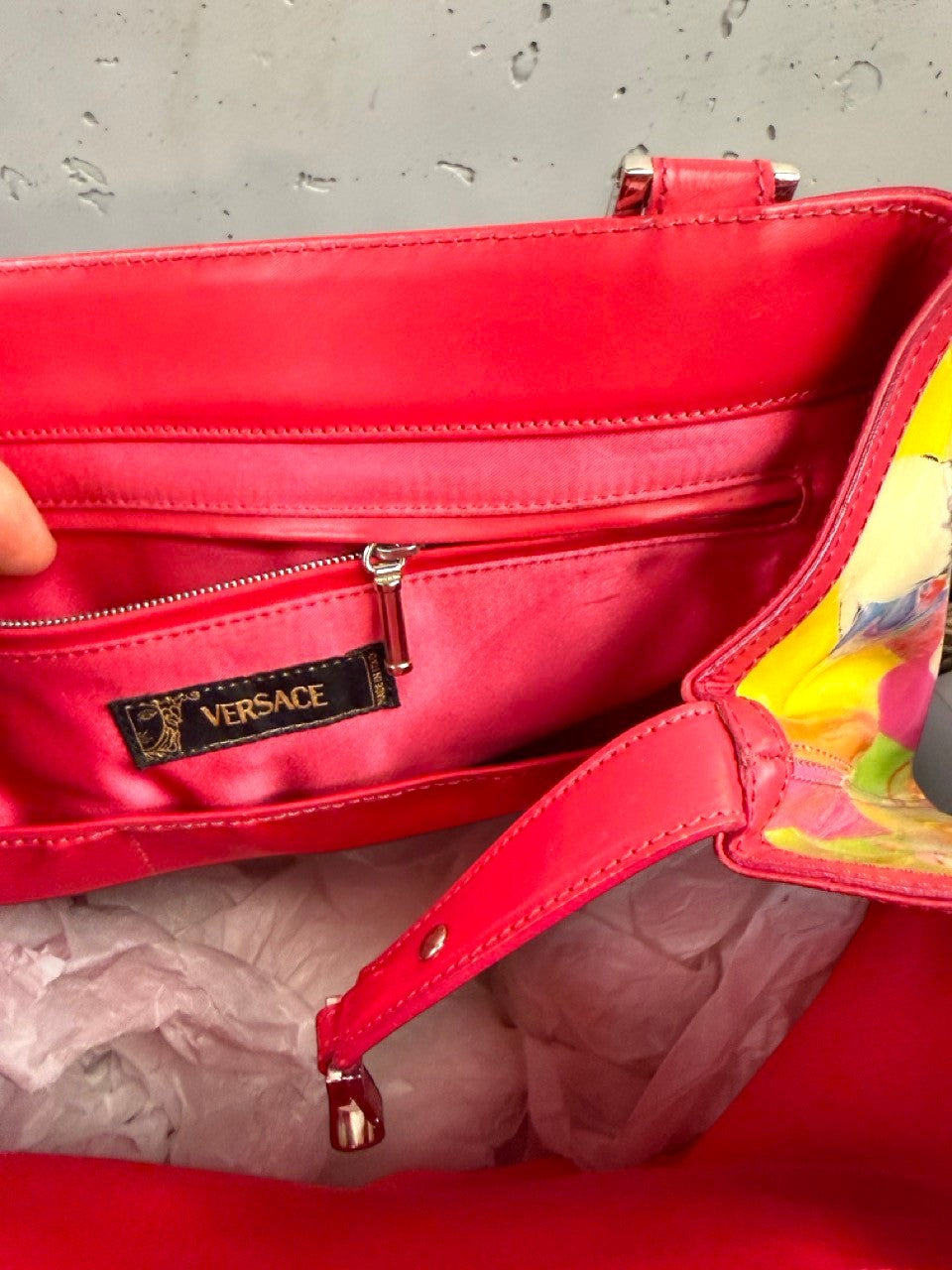 BERLIN VINTAGE CORNER Versace tote interior with pink patent leather trim, fabric lining, and branded logo tag.