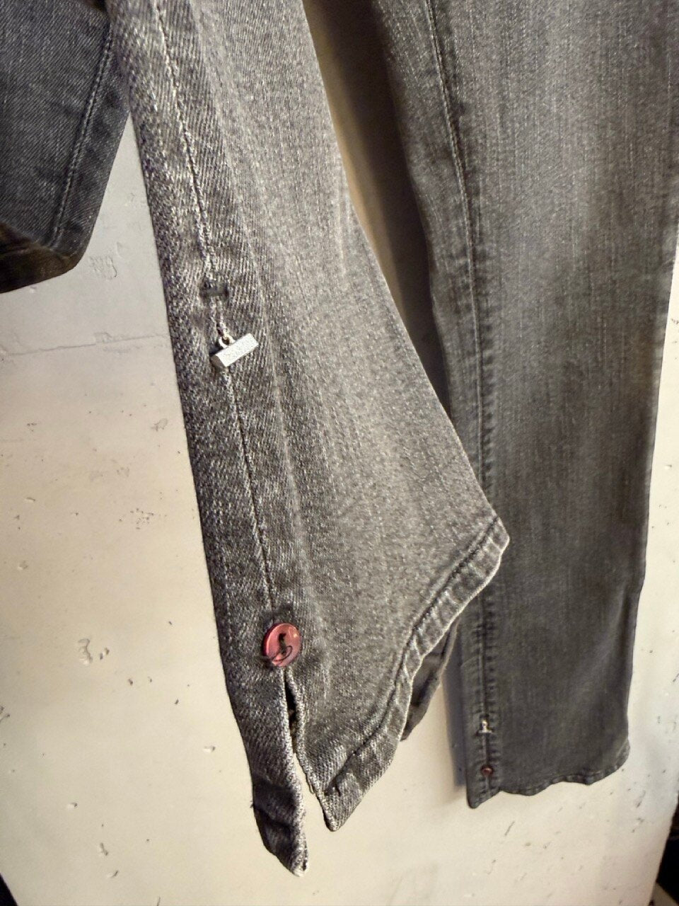 Grey skinny jeans, waistband and fly