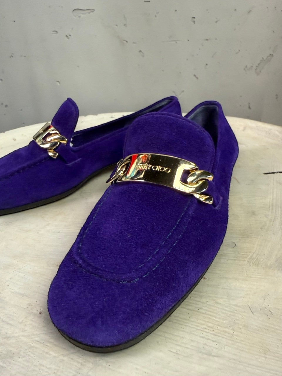 BERLIN VINTAGE CORNER deep violet suede loafers with polished gold-tone metal chain hardware on the vamp