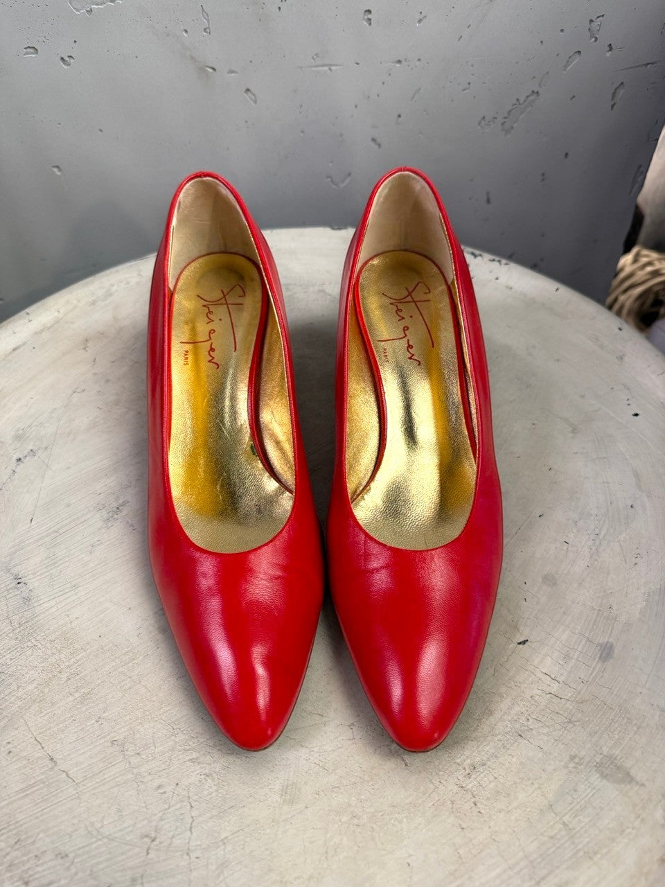 BERLIN VINTAGE CORNER Walter Steiger red leather pumps with pointed toes and metallic gold insoles