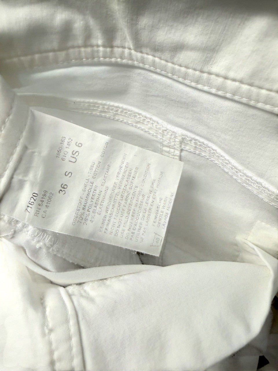 BERLIN VINTAGE CORNER white cotton blend cropped trousers with seam detailing and branded label.