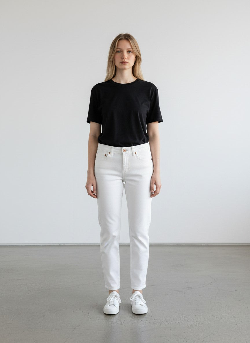 BERLIN VINTAGE CORNER white cotton denim jeans with five-pocket design and classic fit.
