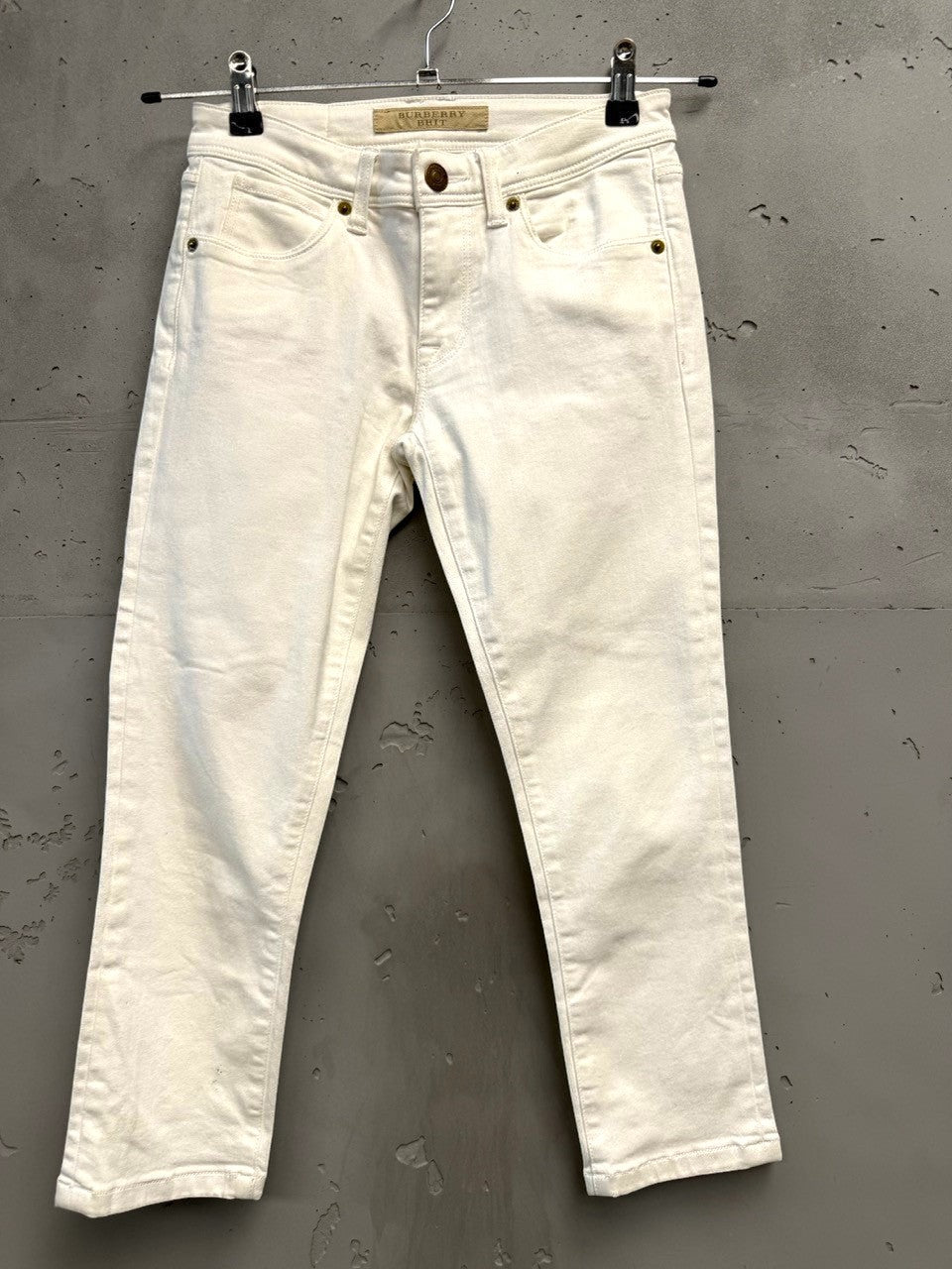 BERLIN VINTAGE CORNER white cotton denim jeans with five-pocket design and flattering silhouette.