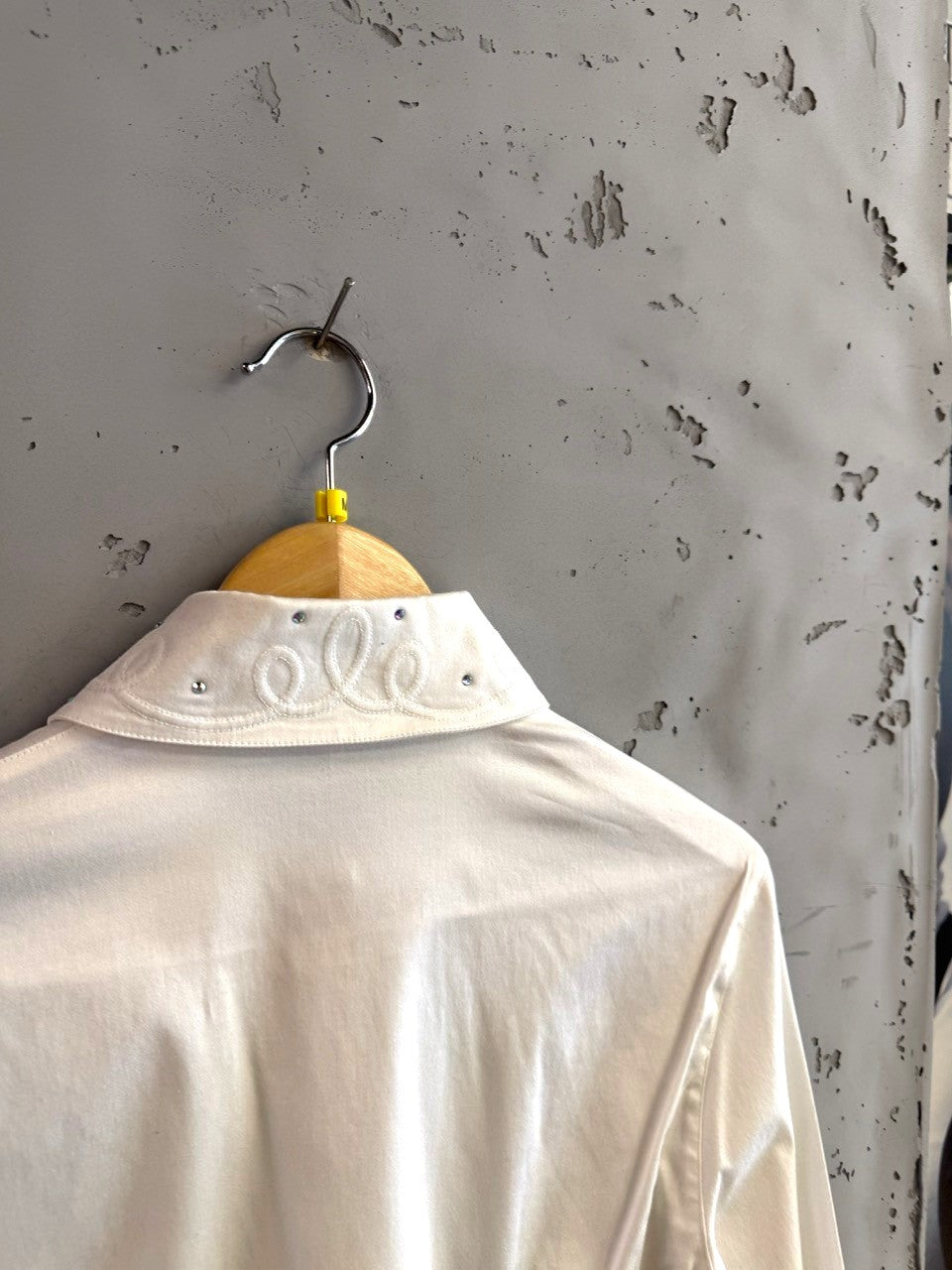 BERLIN VINTAGE CORNER white long sleeve button-up shirt with embroidered collar and rhinestone accents.