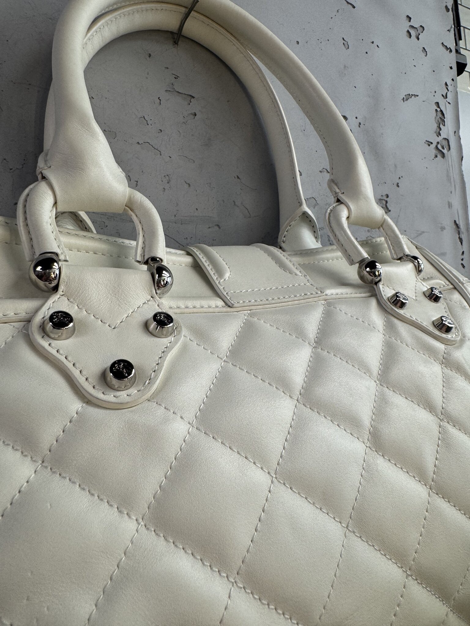 BERLIN VINTAGE CORNER white quilted leather Burberry handbag with silver-tone hardware and signature stud details