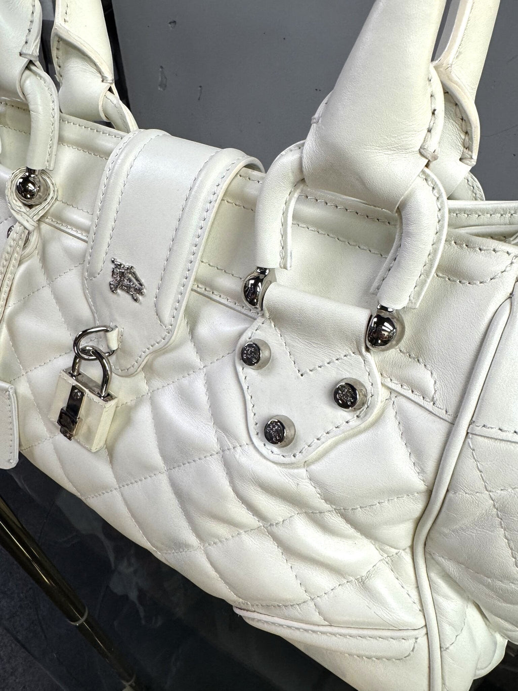 BERLIN VINTAGE CORNER white quilted leather Burberry handbag with silver hardware, padlock detail, and knight emblem.