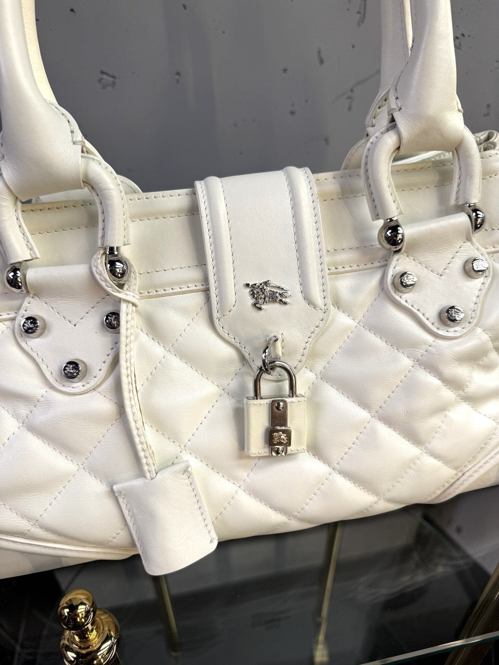 BERLIN VINTAGE CORNER white quilted leather Burberry handbag with silver hardware, equestrian knight, and padlock.
