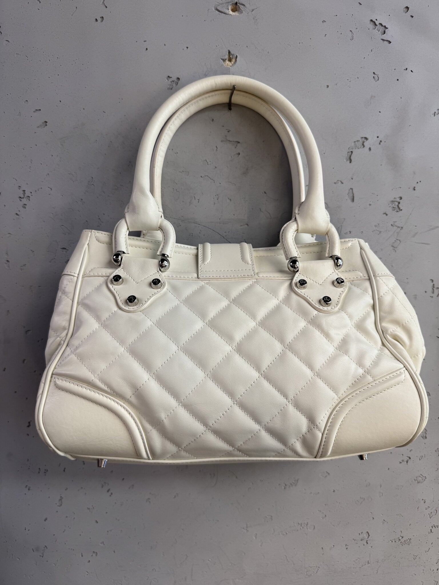BERLIN VINTAGE CORNER white quilted leather Burberry handbag with silver-tone hardware and top handles