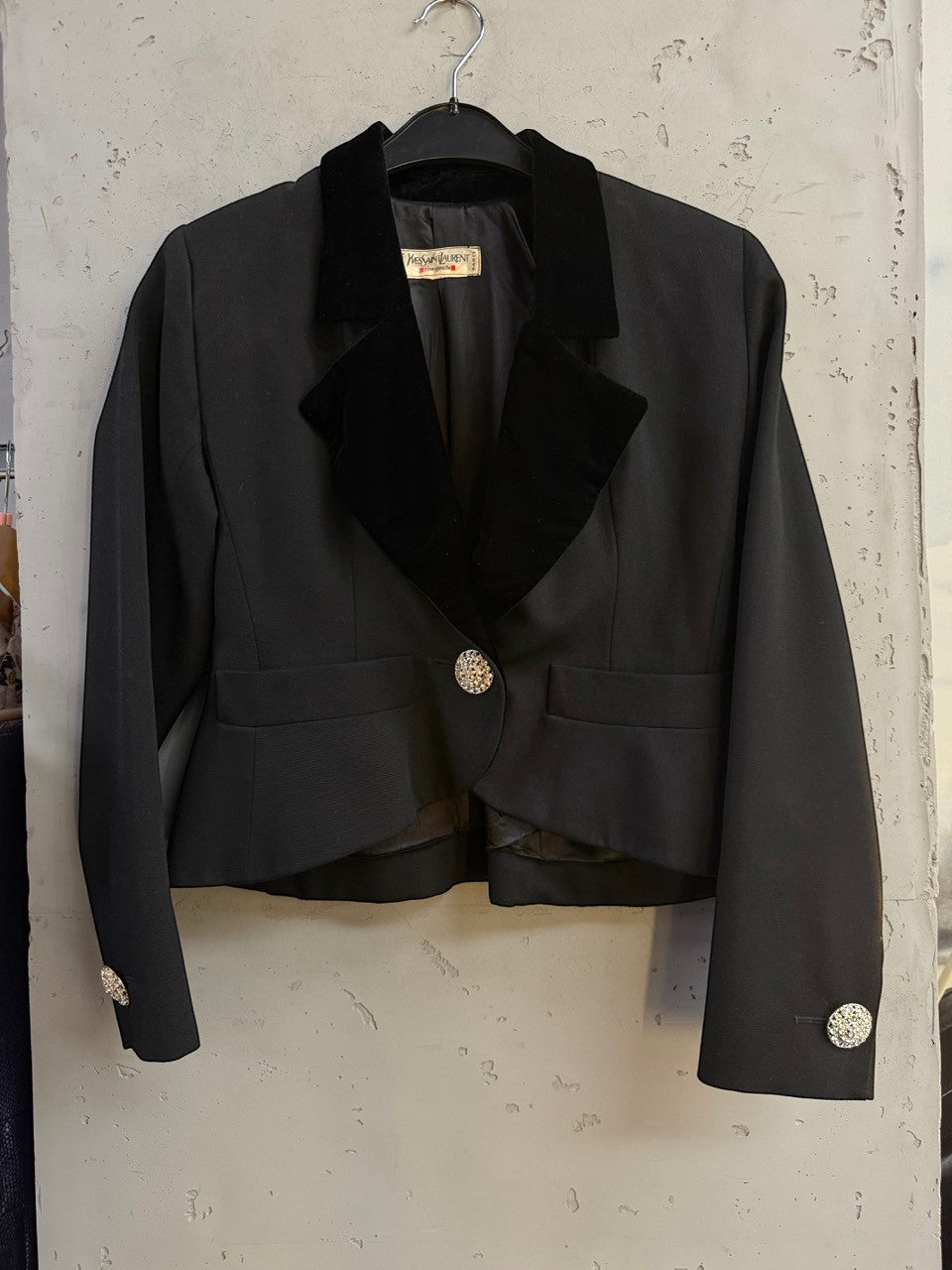 BERLIN VINTAGE CORNER Yves Saint Laurent Rive Gauche cropped black blazer with velvet lapels.
